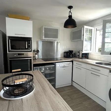 Ba000-001 Maison Cosy Avec Jardin - A 800 M Et Commerces A Pied - *